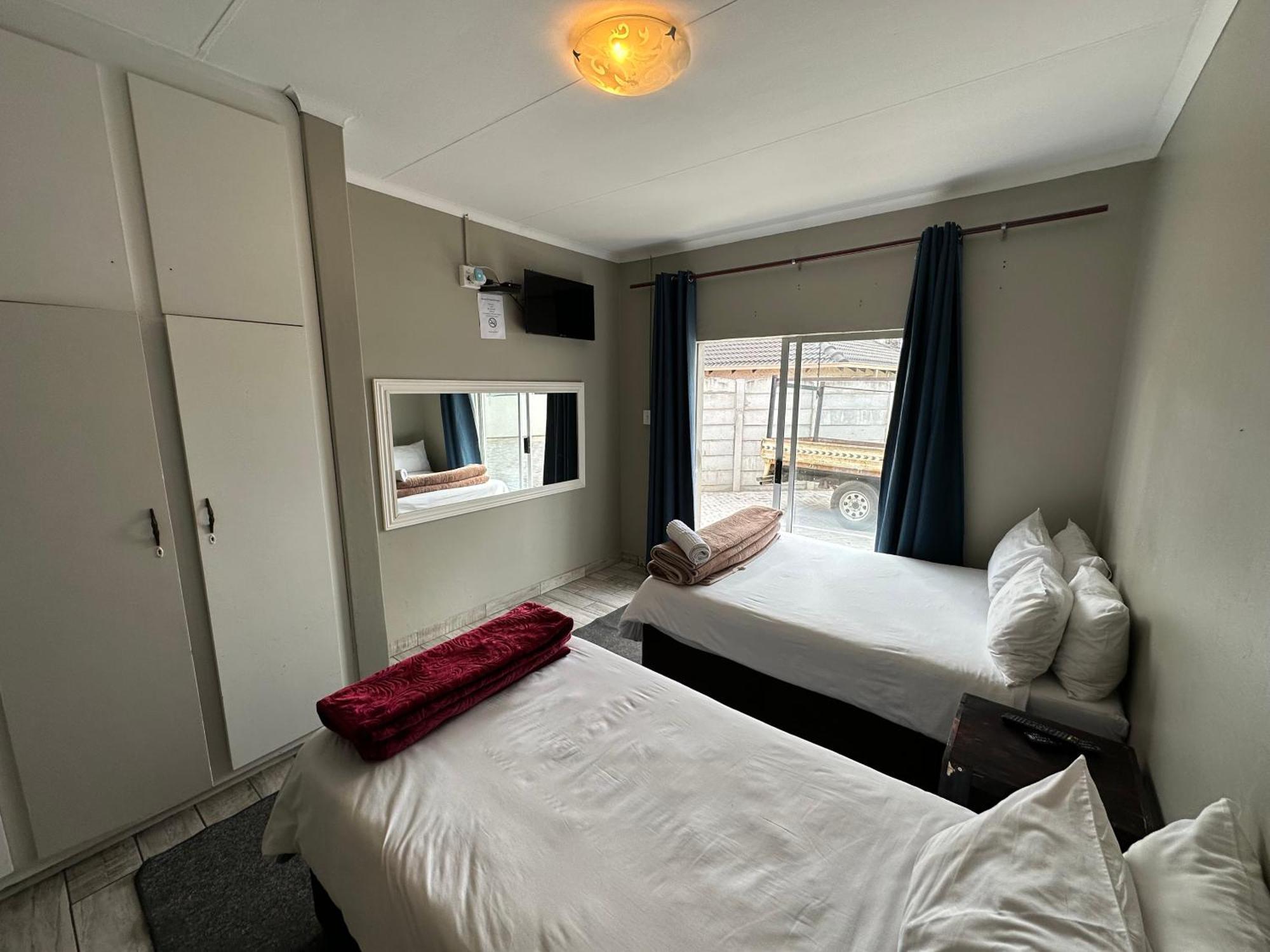 Favour Guest House Полокване Экстерьер фото