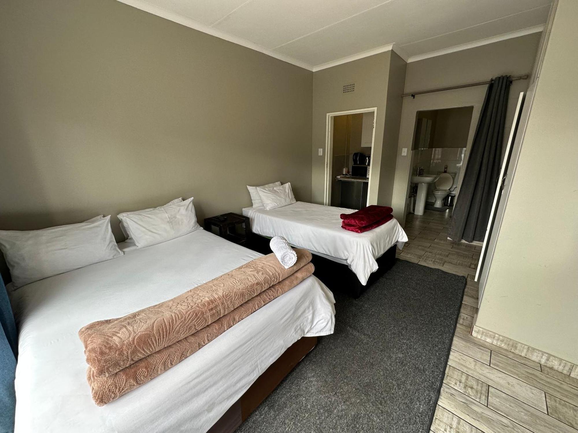 Favour Guest House Полокване Экстерьер фото