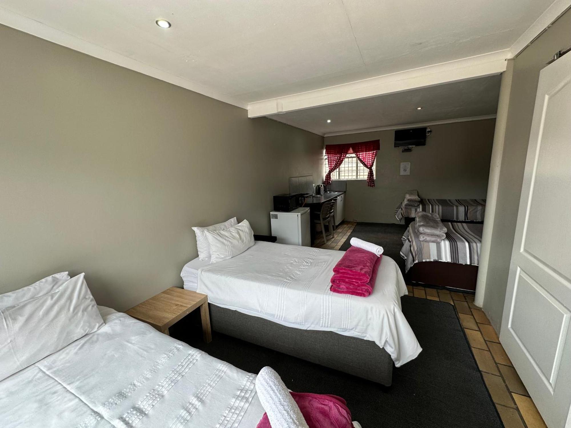 Favour Guest House Полокване Экстерьер фото