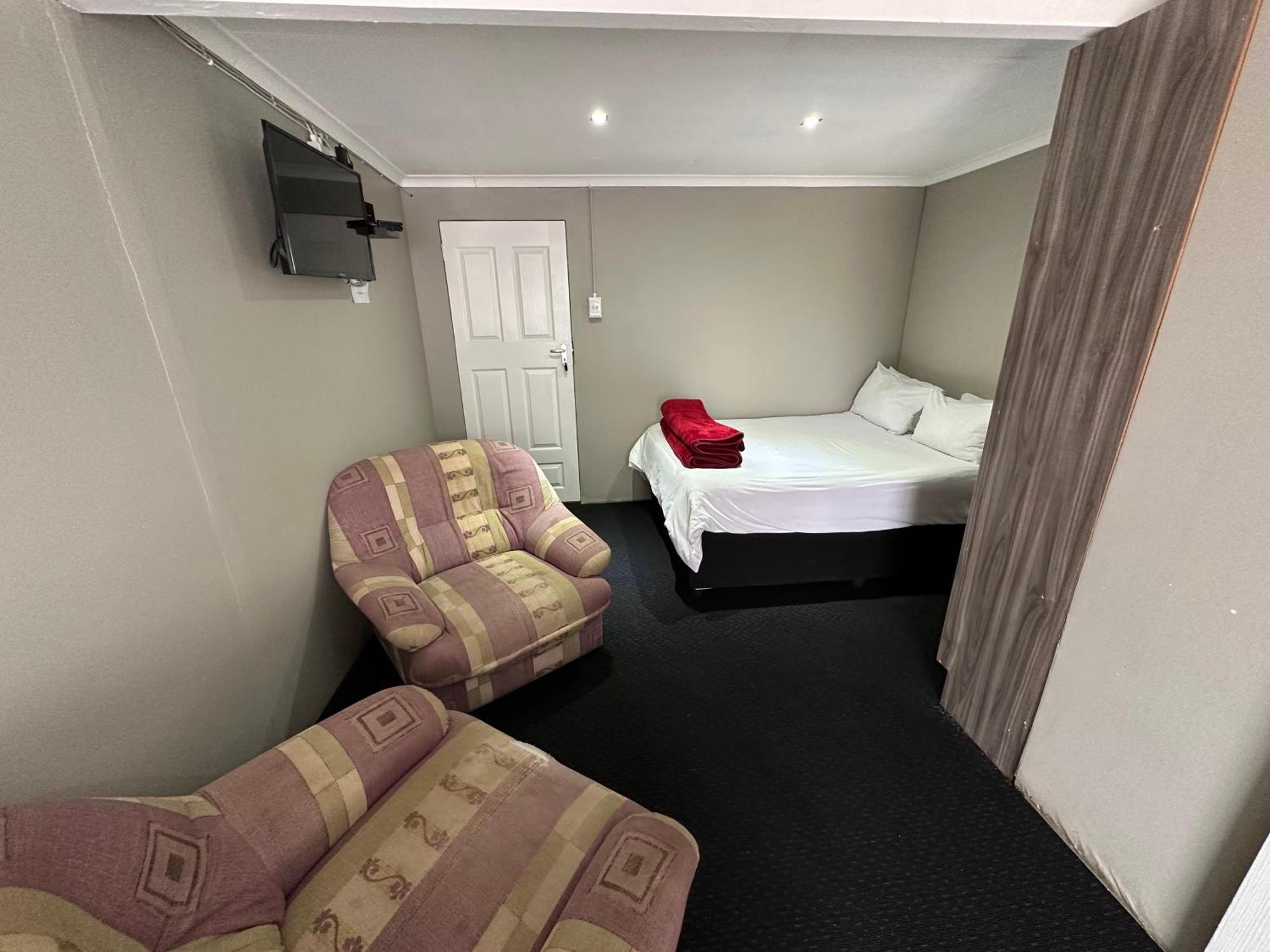 Favour Guest House Полокване Экстерьер фото