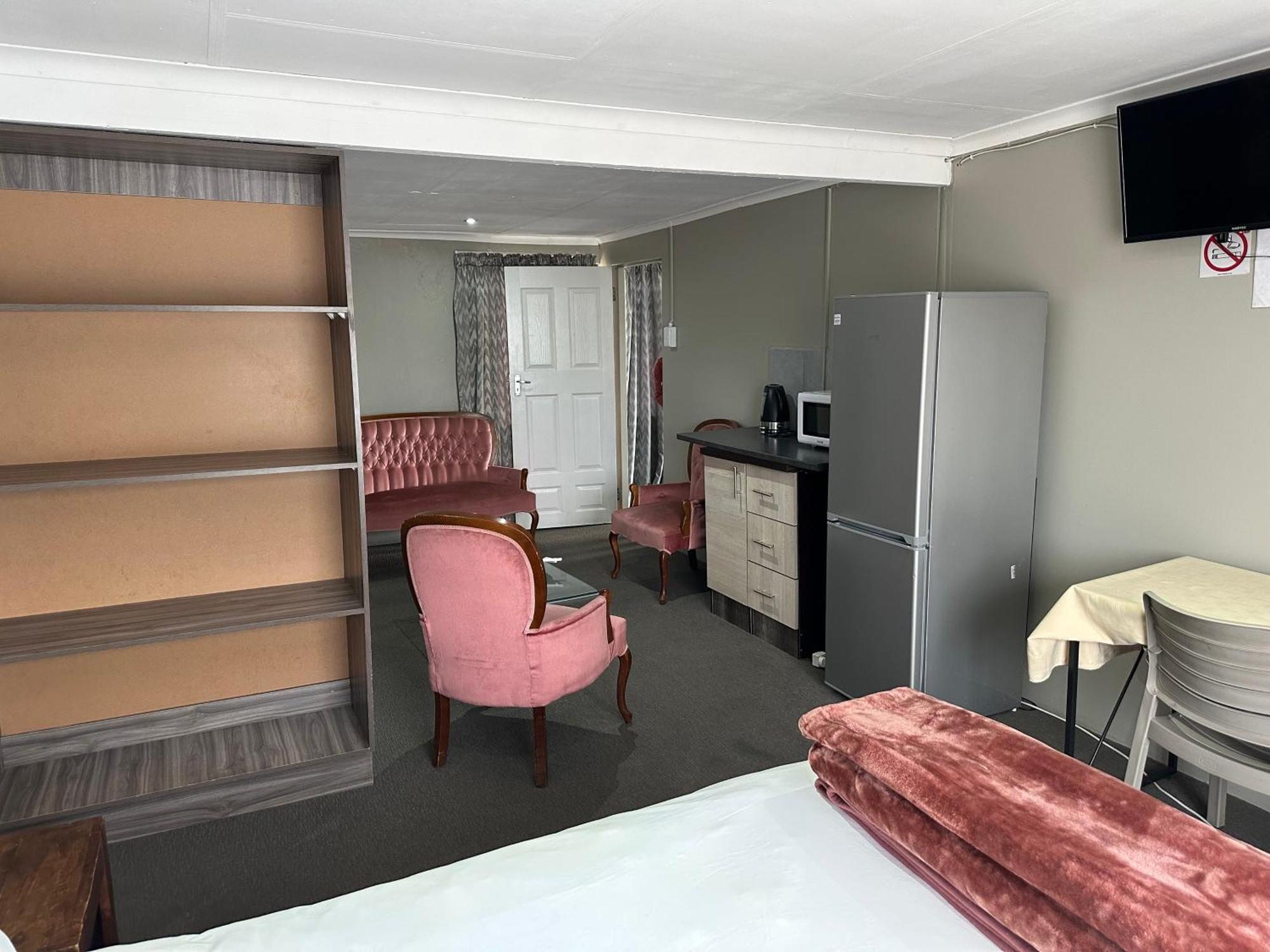 Favour Guest House Полокване Экстерьер фото