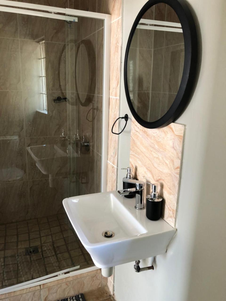 Favour Guest House Полокване Экстерьер фото